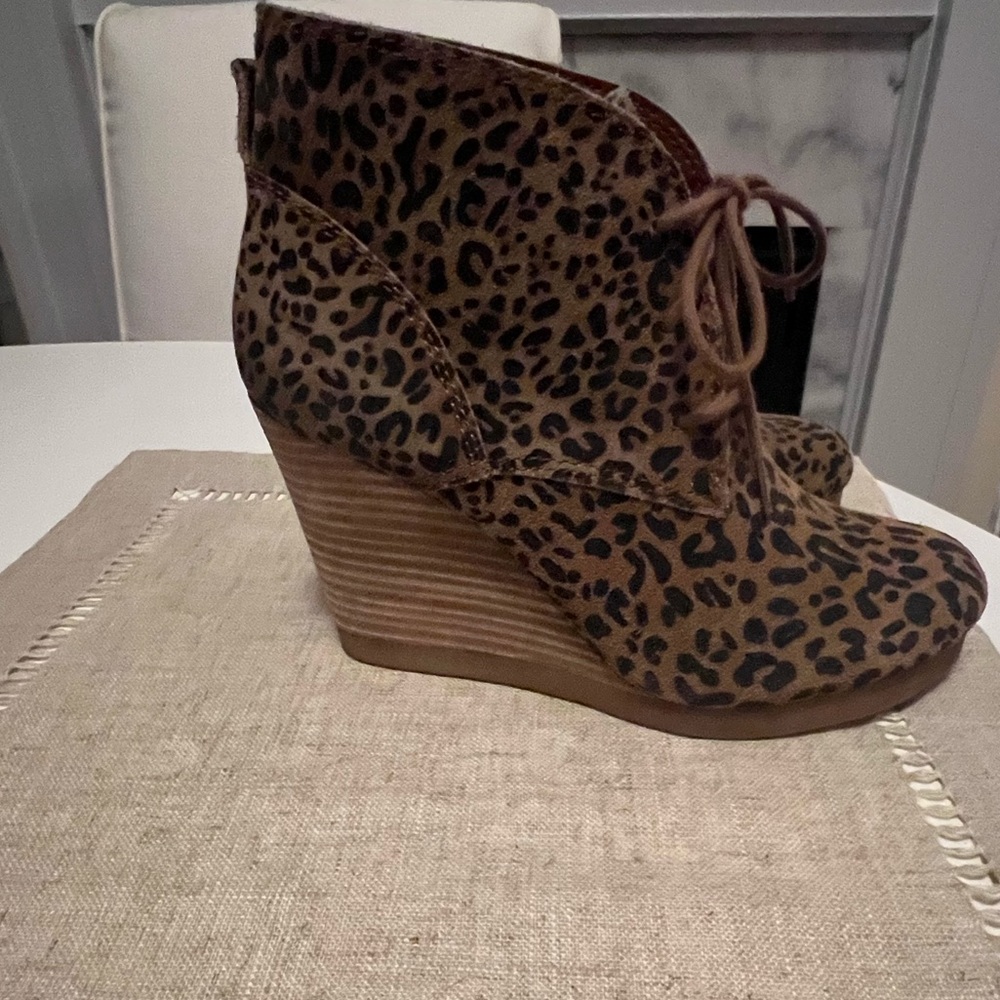 Lucky Brand Leopard Wedges Size 6